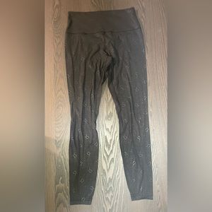 Lululemon black logo pattern align leggings pants size 10 28”